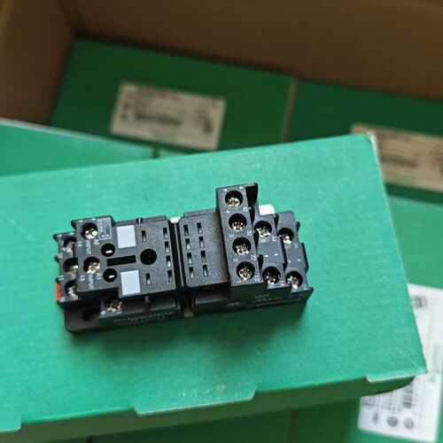 【请询价】继电器底座RXZE2M114，全新正品，每盒10只，共