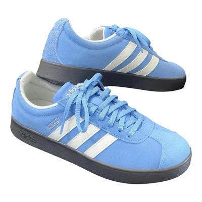 阿迪达斯经典百搭德训鞋蓝白色