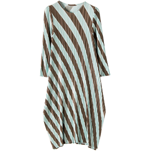 斑马纹褶皱连衣裙长裙侧开叉垂坠感休闲套装裙不规则裙子女秋天