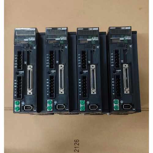 询价9新R88D-KP04H-Z伺服驱动器，400W，实物