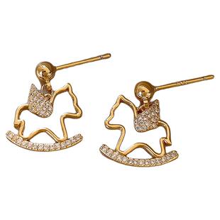 赵今麦同款马年金色小马耳环女2026新款爆款高级感耳钉本命年耳饰