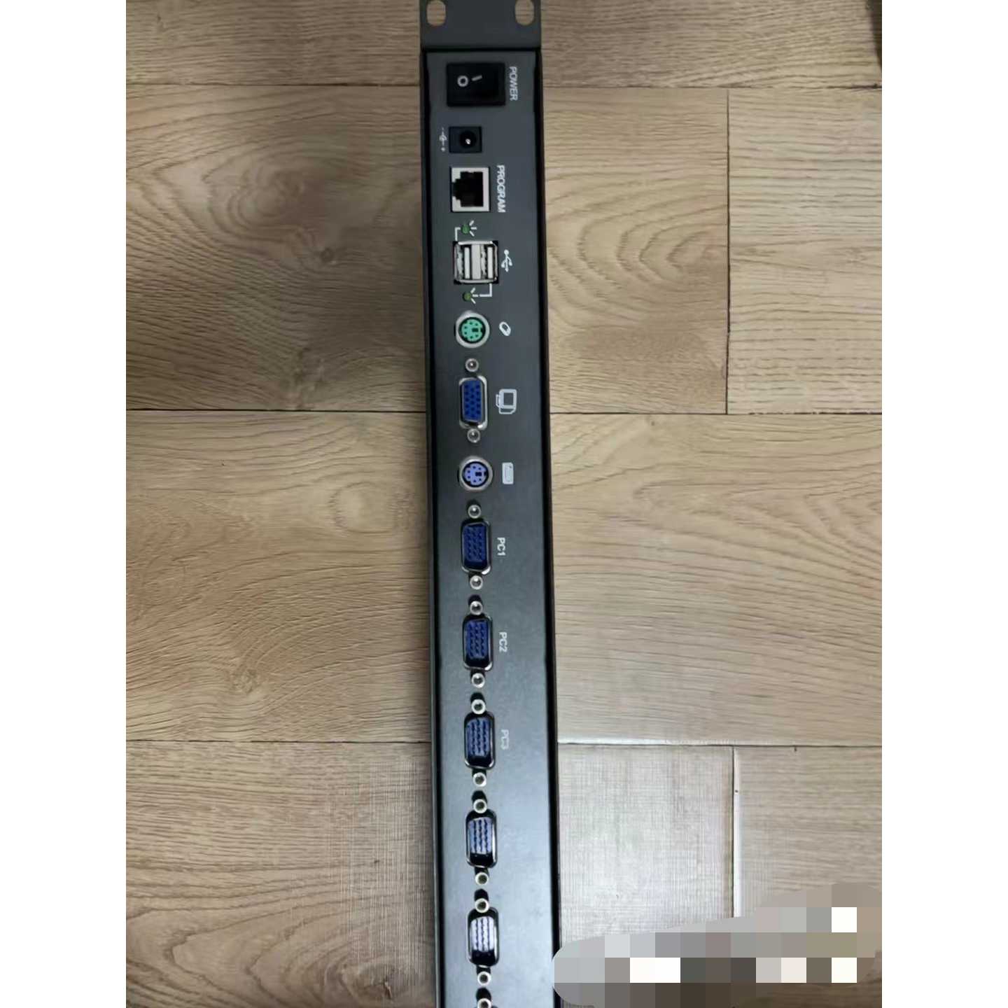 KVM切换器8路MU81X