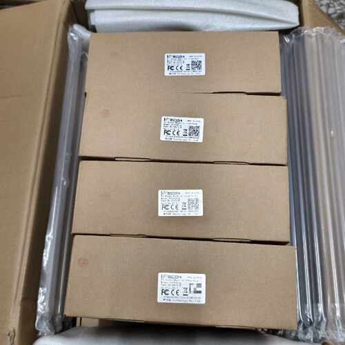 询价下单维控WECON PI3102ig触摸屏，全新原装，带包装盒和