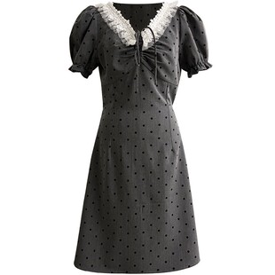 甜辣多多【盐系少女】2026灰色连衣裙女夏季梨形收腰设计感波点裙