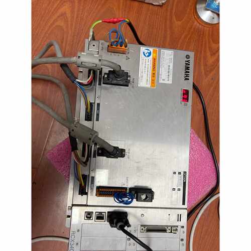 【议价-可维修】 机器人控制器RCX340 功能正常 成色有使用痕迹