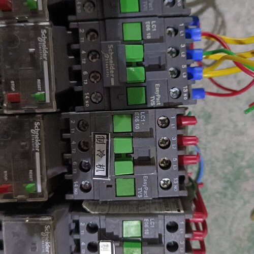 接触器LC1E06  10      3台