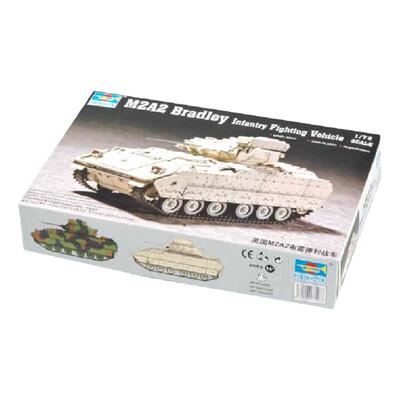 小号手M2步兵战车拼装模型