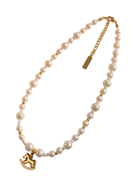 高级感白色珍珠小马吊坠项链