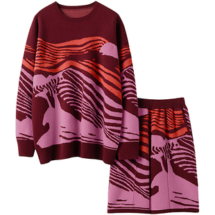 眼前一亮！复古酒红抽象提花廓形密织毛衣短裤纯山羊绒套装2024冬