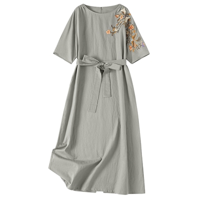她池文艺风刺绣中长款短袖连衣裙