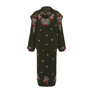 脸儿艺限量版 原创设计重磅通身手工绣花圣诞绿V领毛衣半裙披肩