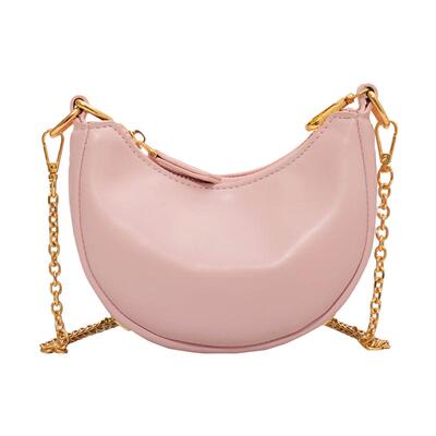 时尚百搭大小号字母马鞍包