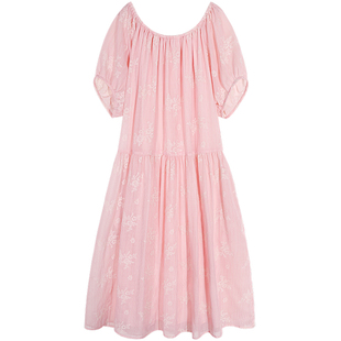 落落狷介 2025夏季穿搭粉色一字肩刺绣条纹连衣裙小个子宽松裙子