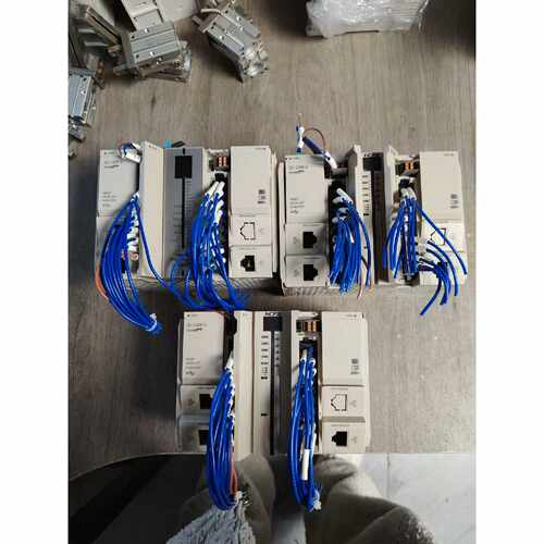 询价合川PLC型号HCQ1-1200-D2三台成色如图