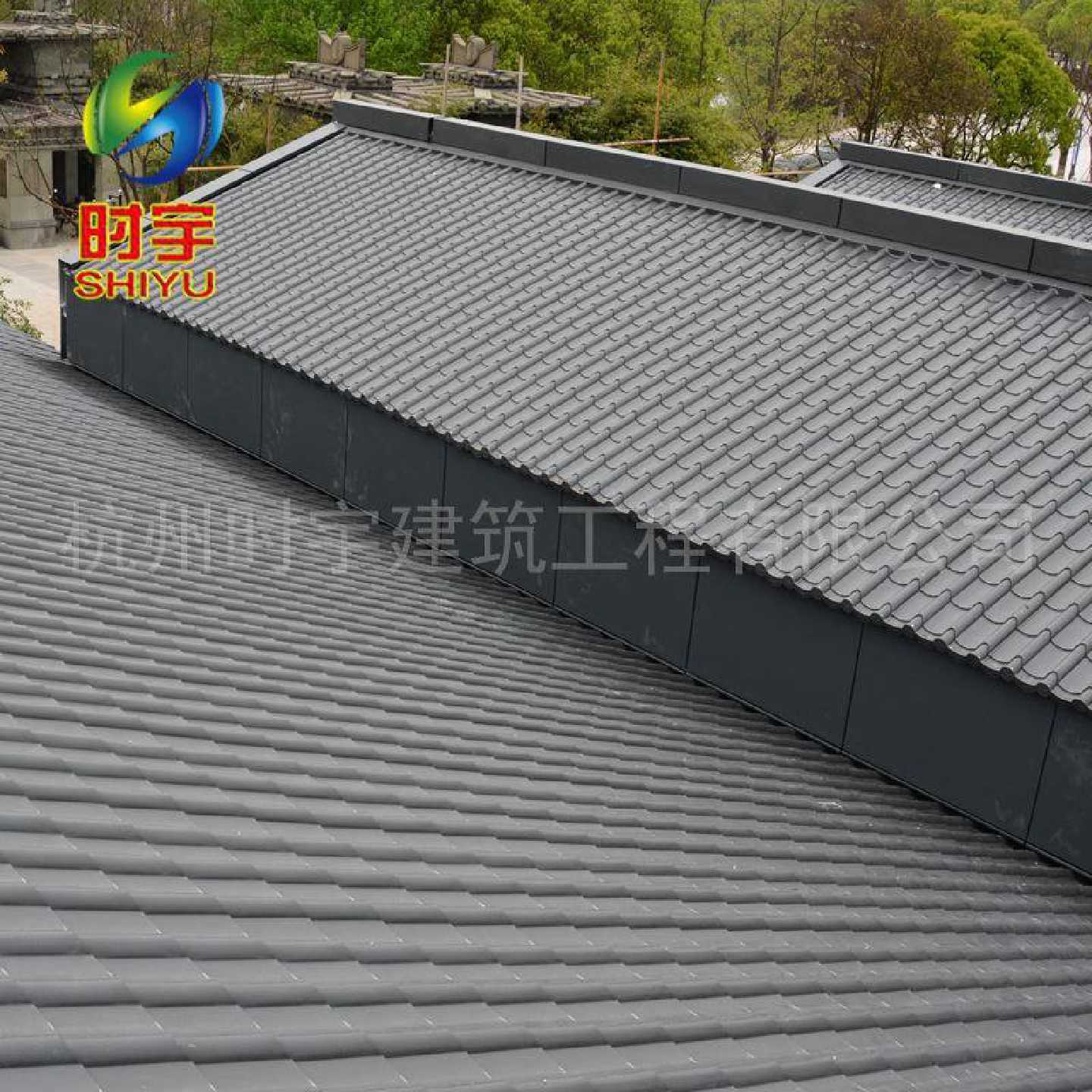 仿古建筑金属屋面琉璃瓦765型彩钢琉璃瓦铝镁锰屋面板屋脊瓦片图片