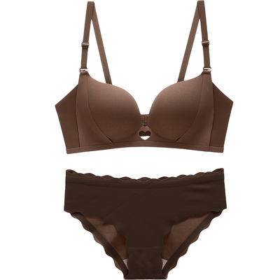 六只兔子甜美聚拢显大无钢圈文胸