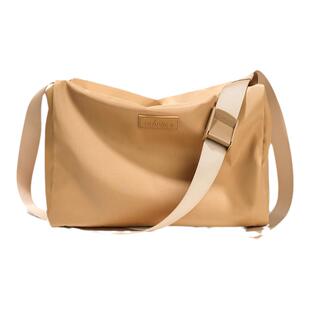 VAOPER喂牌红色斜挎包男潮牌运动包包女大容量旅行包健身休闲挎包