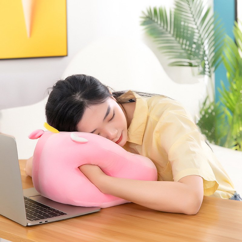 办公室午睡睡觉抱枕学生趴毛绒玩具公仔睡透气插手午休卡通镂空