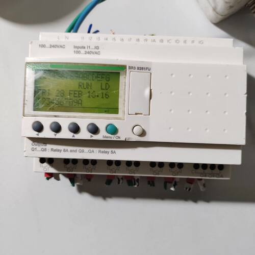 〔议价-可维修〕施耐德 SR3 B261FU逻辑控制器 AC100-240V 全新均