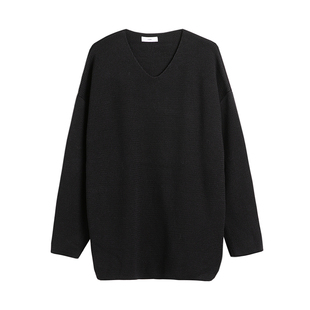 COLN 内搭界的好手 秋冬也不吝啬露出你的锁骨线条的V领加厚毛衣