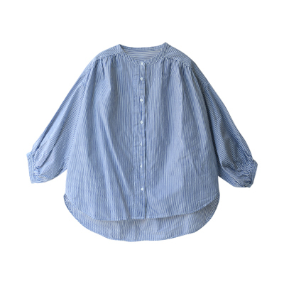 圆领开襟蓝白条纹宽松七分袖衬衫