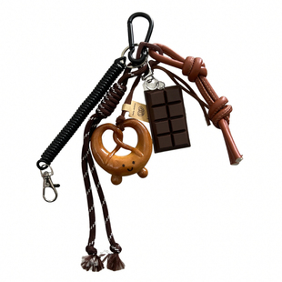 miu系碱水面包巧克力ins风包包挂饰牛仔裤子挂件可爱车钥匙扣配饰