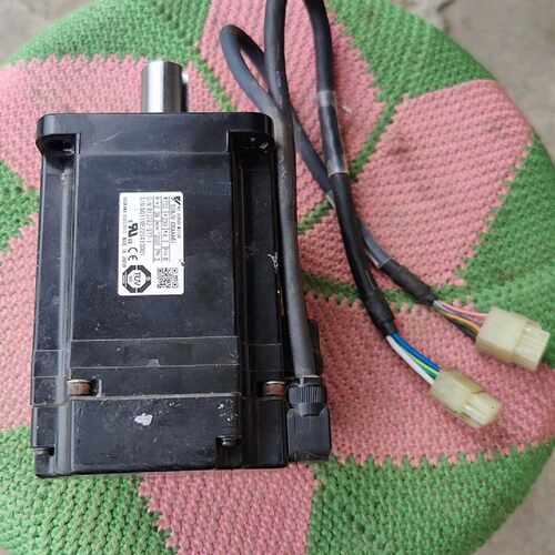 溢价-安川伺服电机 SGMJV-08AAA61，750W，200V