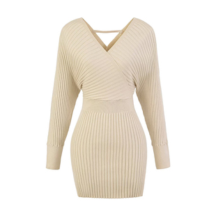怪力酱 方圆同款性感V领针织连衣裙女冬季修身收腰长袖内搭包臀裙