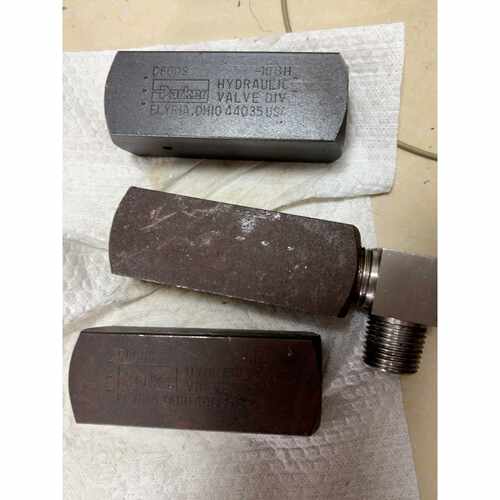 下单前咨询PARKER派克单向阀 C800S ，成色如图两个生锈，