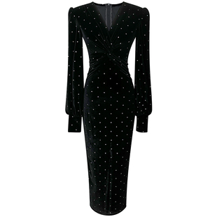 黑色丝绒轻奢连衣裙冬季新款赫本风V领灯笼袖修身显瘦年会礼服女