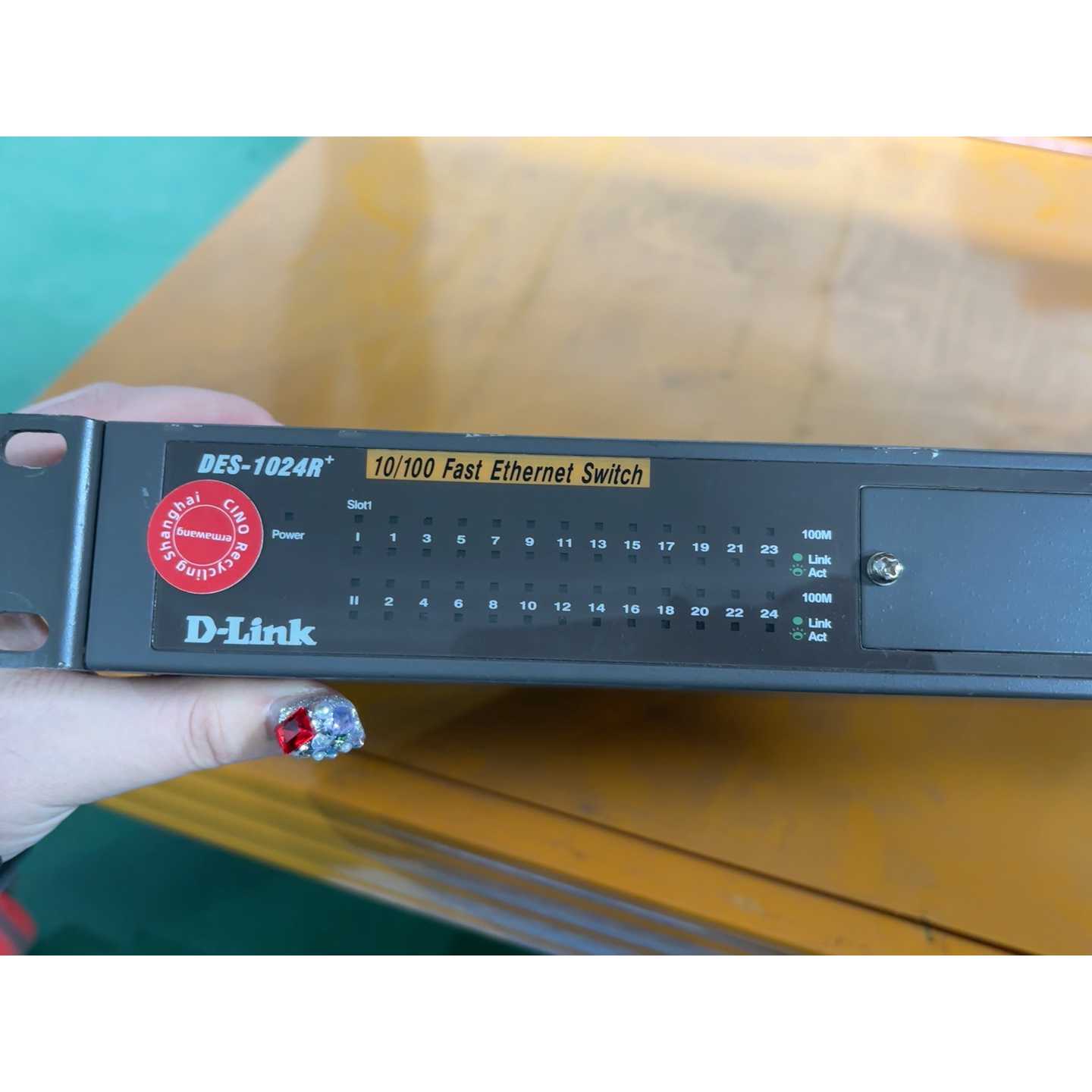 议价-D-Link友讯24口百兆交换机,型号DES-1024R,