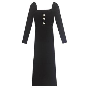 针织连衣裙女秋冬高级感法式方领配大衣打底裙内搭长款毛衣裙过膝