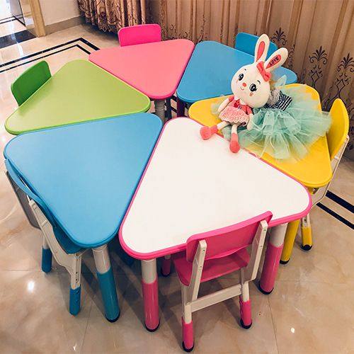 幼儿园三角组合桌儿童造型桌椅学生升降学习箭头桌式拼可防火板桌