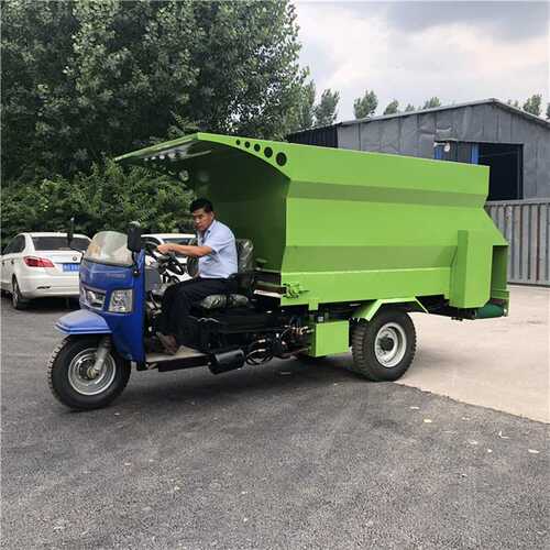 后方卸料喂料车 武威羊场料槽式撒料车 新建牛舍内喂料车图片