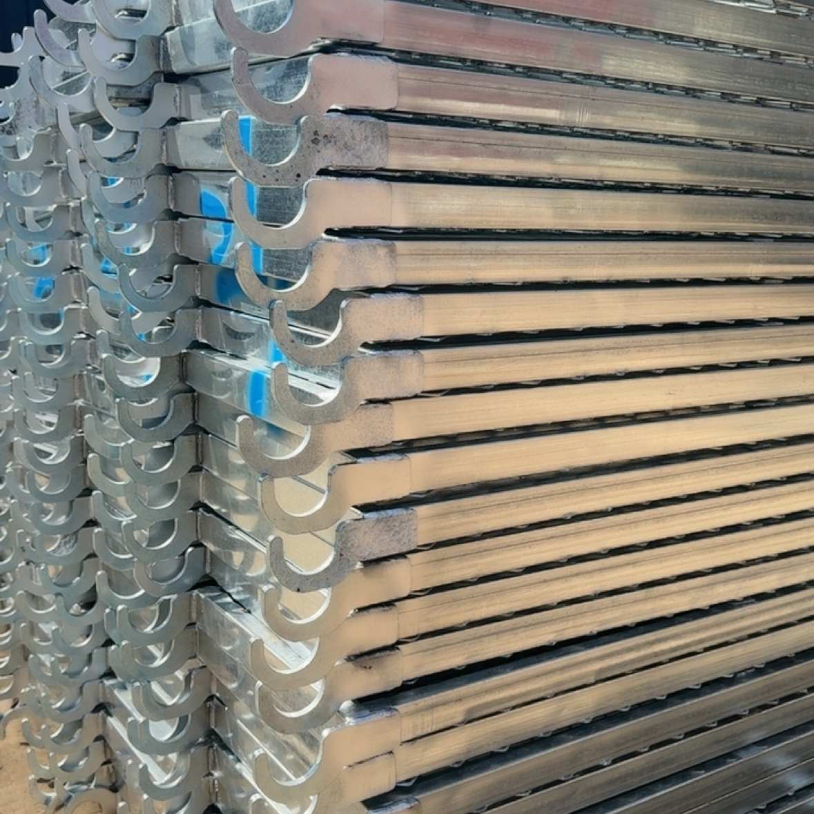 移动脚手架踏板配件活动架冲孔镀锌钢跳板钩子网片加重踏板移动