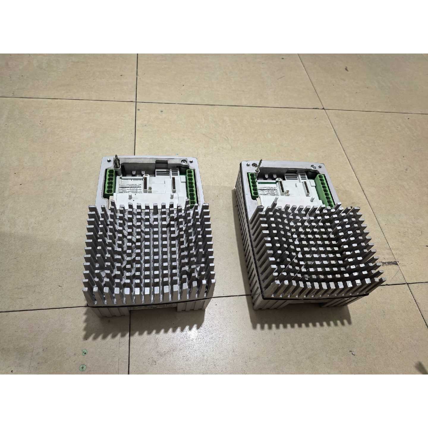 议价-E82MV752-4B001伦茨防爆变频器e82mv系列7.