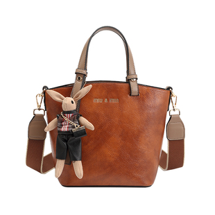 真皮包包女2025新款复古时尚水桶包女士手提包宽肩带单肩斜挎包女