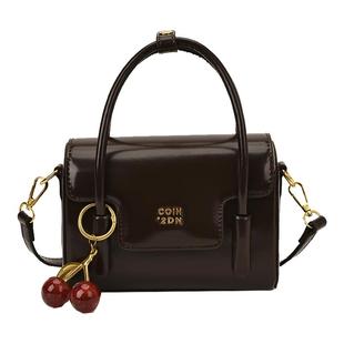 高级感外出手拎包包女式2025新款潮红色单肩包通勤百搭斜挎小方包