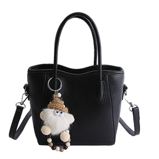 高级感包包女款2026新款潮春季时尚小众超火单肩包通勤斜挎水桶包