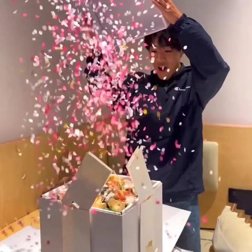 会飞的蝴蝶喷花礼盒惊喜爆炸盒子女生男朋友仪式感生日gift礼物盒