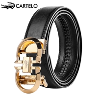 Черный ремень с золотой пряжкой