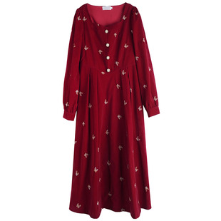 新年战袍氛围感胖莹莹大码女装胖mm蝴蝶刺绣红色名媛风显瘦连衣裙