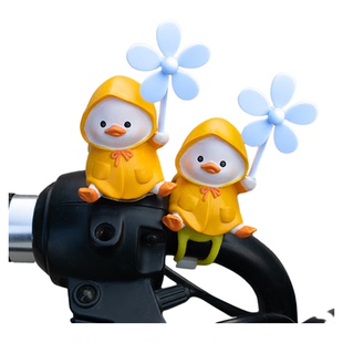 风车小黄鸭小猪兔子汽车载摆件电动车摩托自行瓶车头盔装饰品公仔
