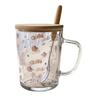 小熊卡通图案学生玻璃水杯家用带盖勺子牛奶杯刻度早餐杯