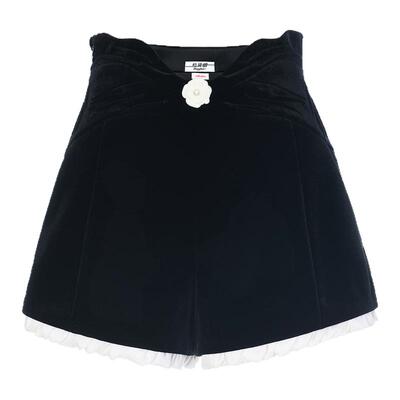 【彭雅琦同款】lefame拉飞姆2025冬季新款收腰花朵扣饰丝绒短裤