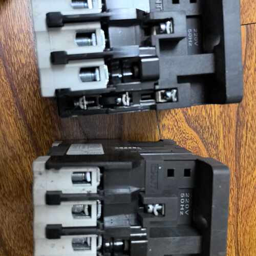 下单前咨询正泰CHNT交流接触器，6511型号，线圈电压220V，额定