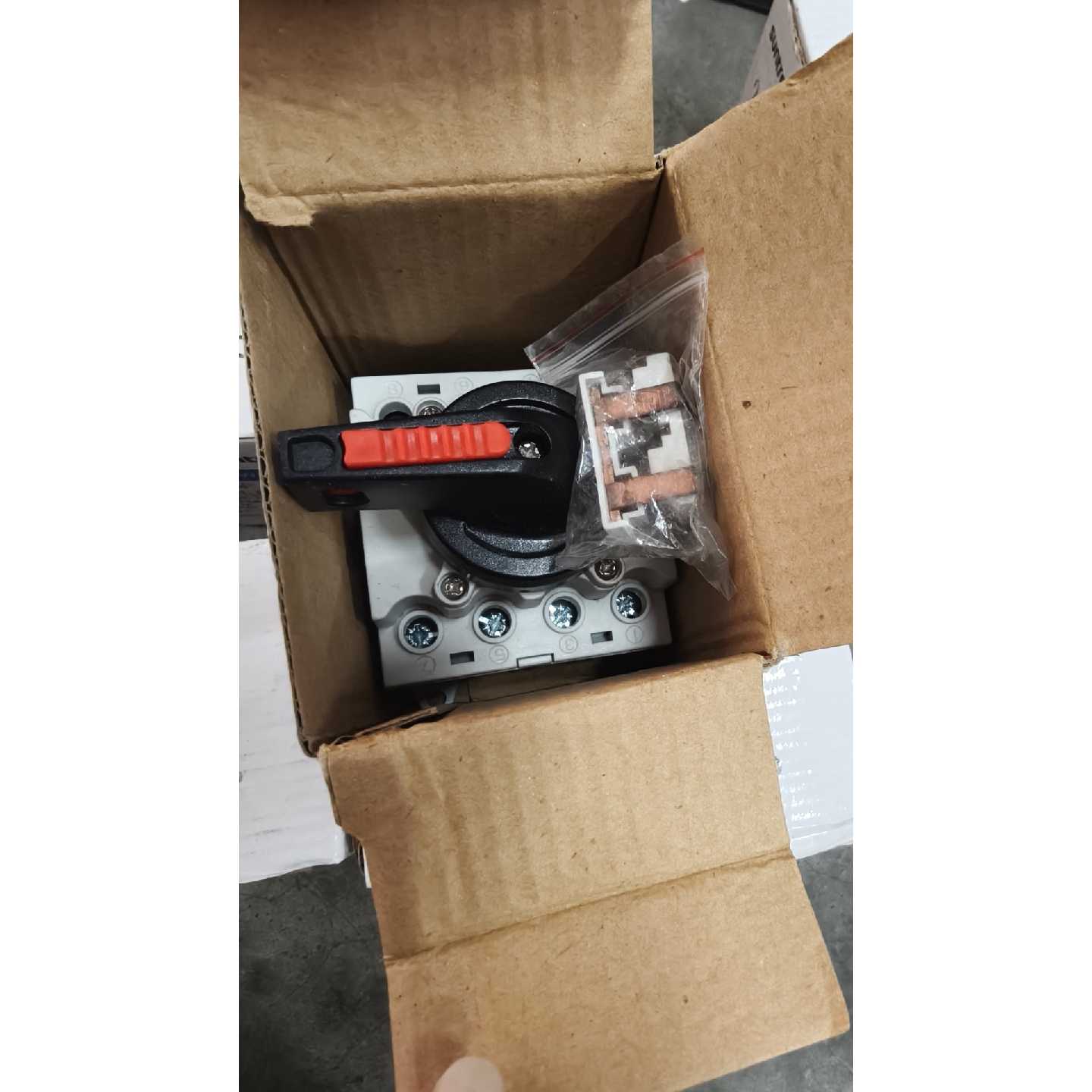 询价suntree SISO-40 DC隔离开关