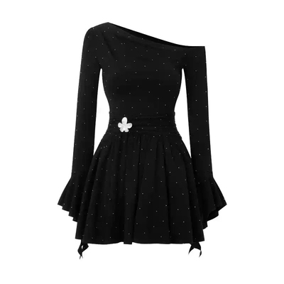 甜辣斜领露肩连衣裙黑色秋冬收腰