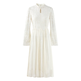 秋水伊人气质优雅收腰连衣裙2026年春季新款温柔风镂空喇叭袖长裙