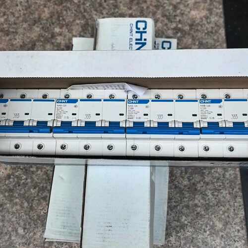 议价小型断路器NXB一125 3P 库存 成色见图 3p